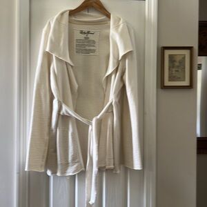 Lucky Brand Cream Cotton wrap/cardigan. Excellent pre-owned condition. XL